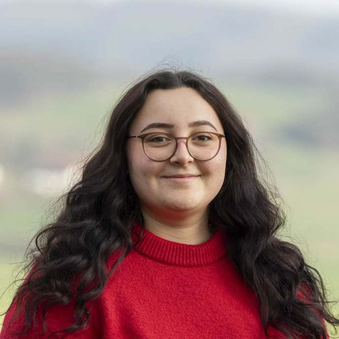 Portraitfoto Frau rote Kleidung