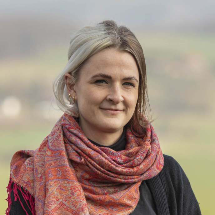 Portraitfoto Frau roter Schal