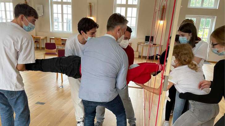 teamarbeit, vertrauen, gruppe, schule, nachhaltige bildung, gemeinsam, schüler, aktivität, 